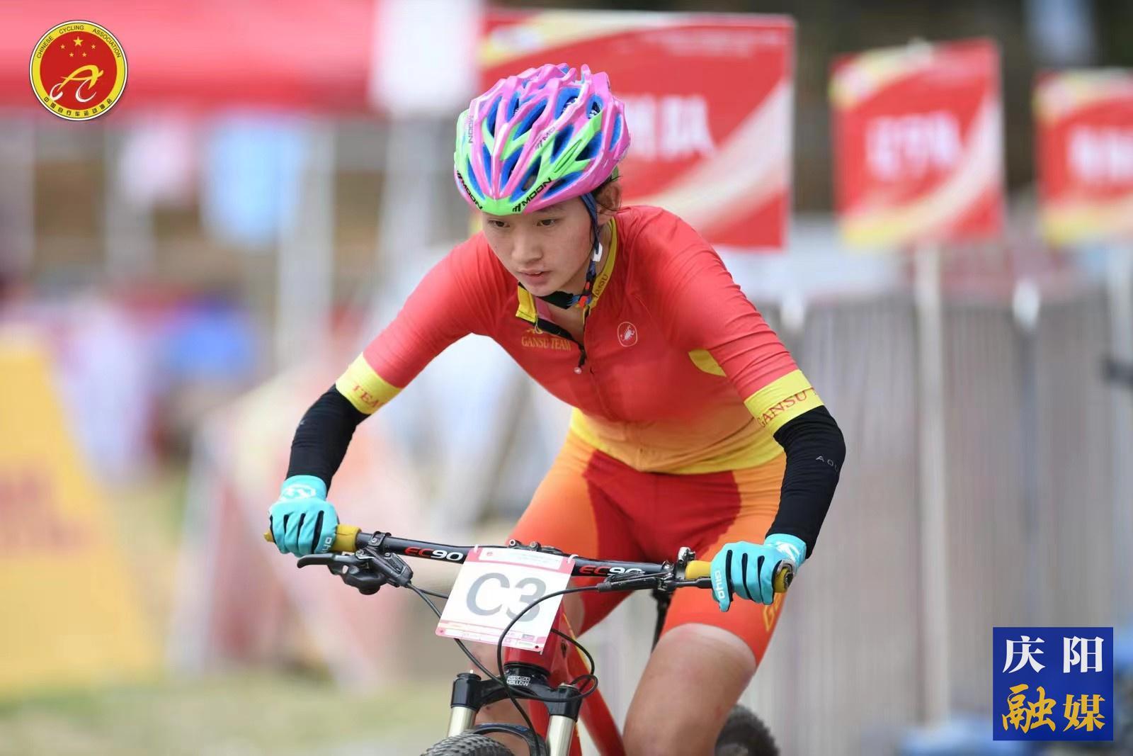 od体育注册-自行车选手挥洒汗水，骑行迎风的简单介绍