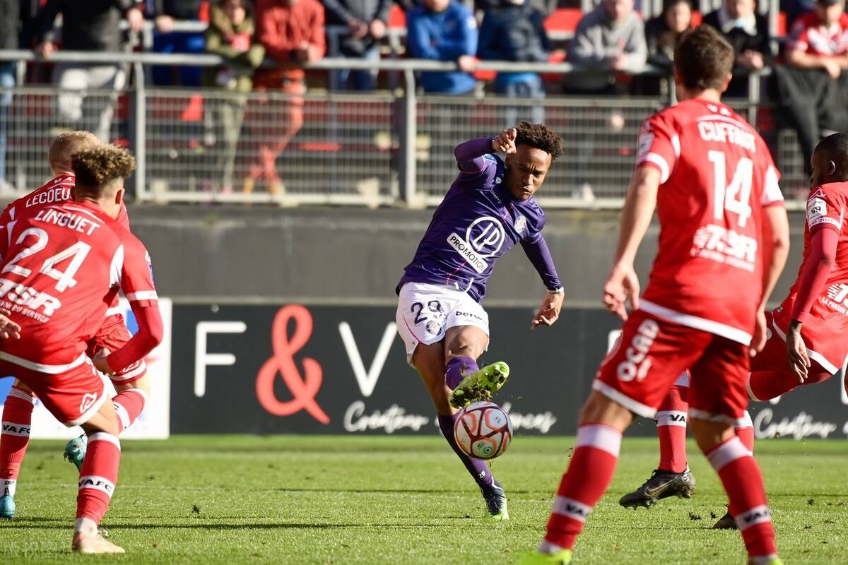 od体育中国官网-瓦朗谢纳队在重要比赛中战胜对手，排名稳定上升