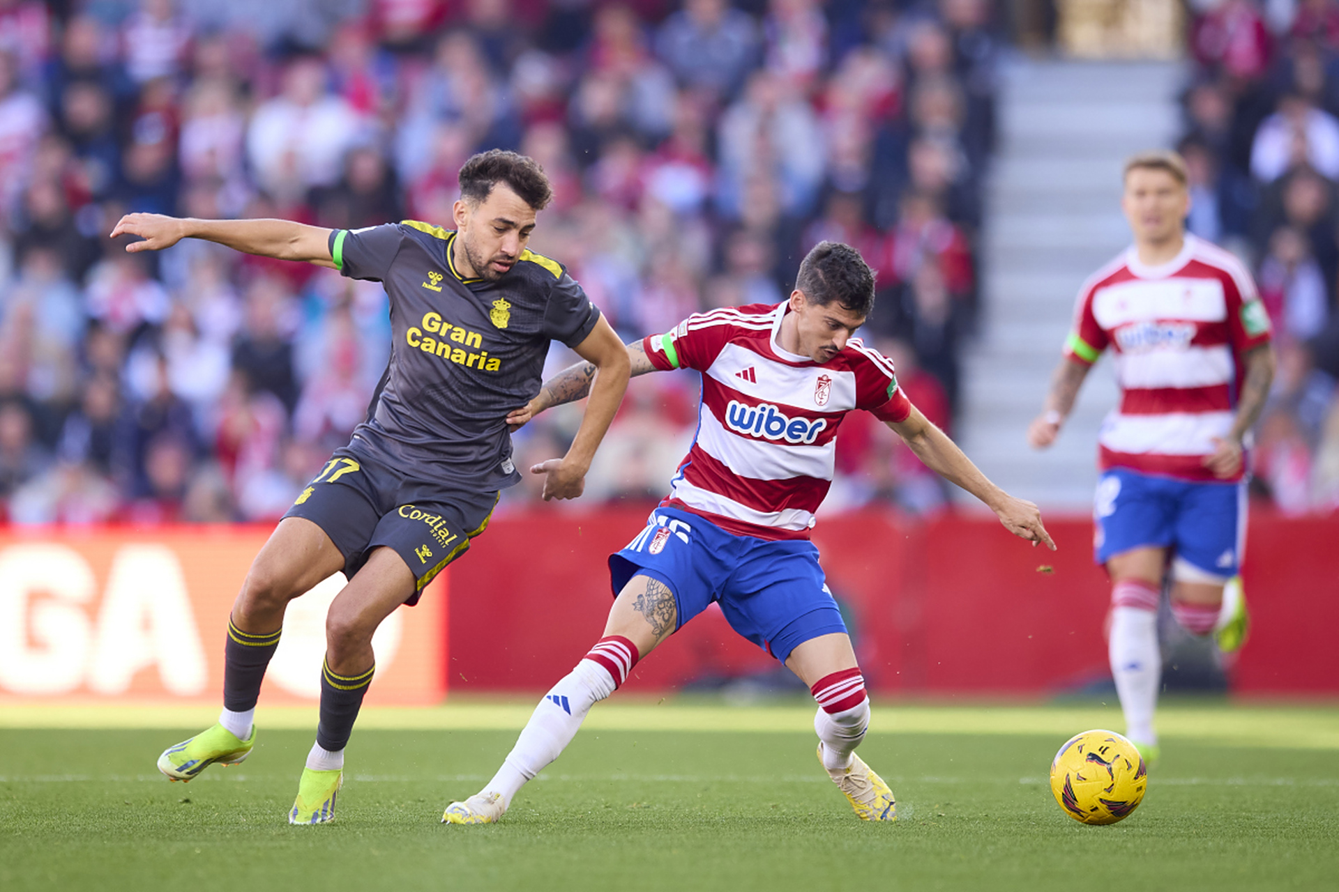 od体育网页版入口-格拉纳达队在比赛中展现出强大实力和团结